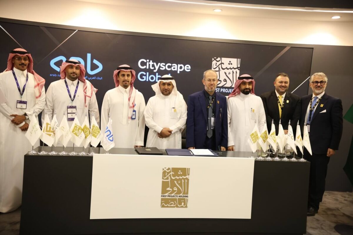 اتفاق تمويلي بين المشاريع الأولى المحدودة والبنك العربي الوطني